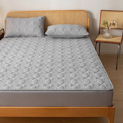 Waterproof Fitted and Quilted Sheet Quilted Mattress Cover / Protector