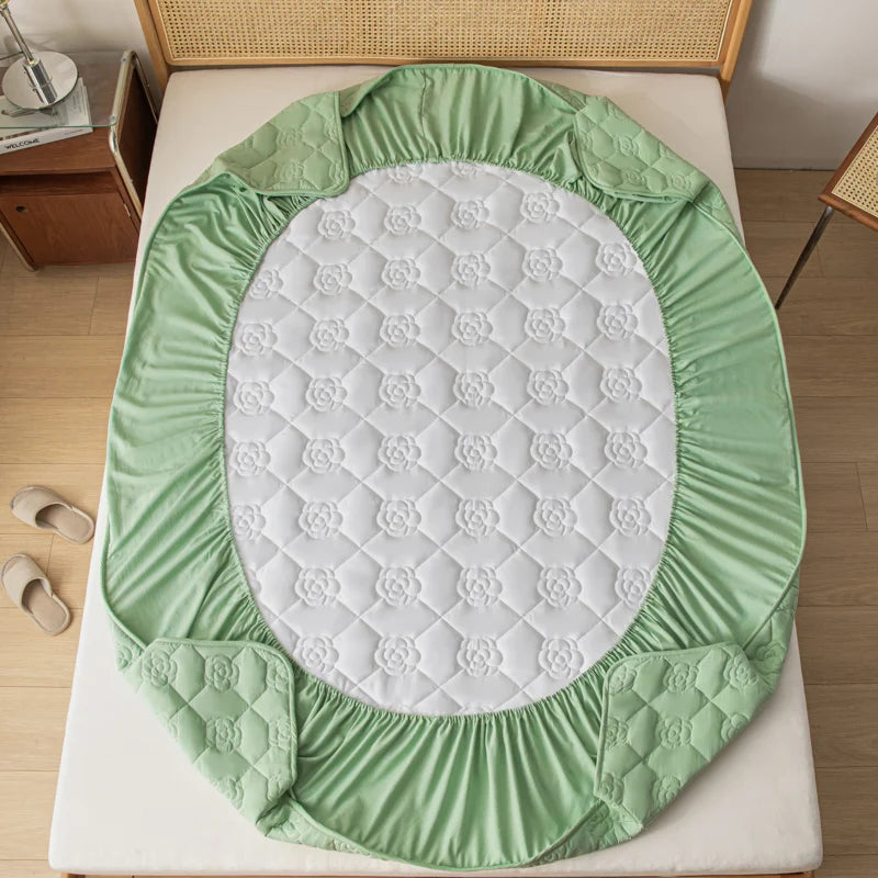 Waterproof Fitted and Quilted Sheet Quilted Mattress Cover / Protector